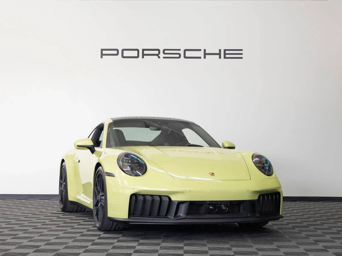 2025 Porsche 911 Carrera GTS