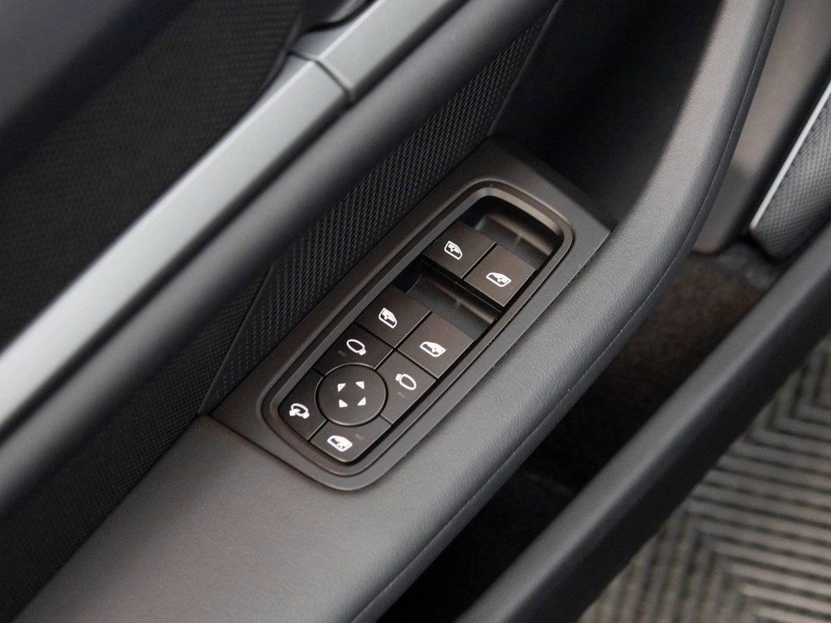 2025 Porsche Taycan 4S