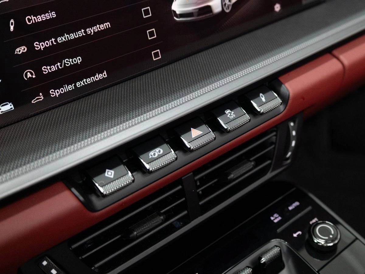 2025 Porsche 911 Carrera