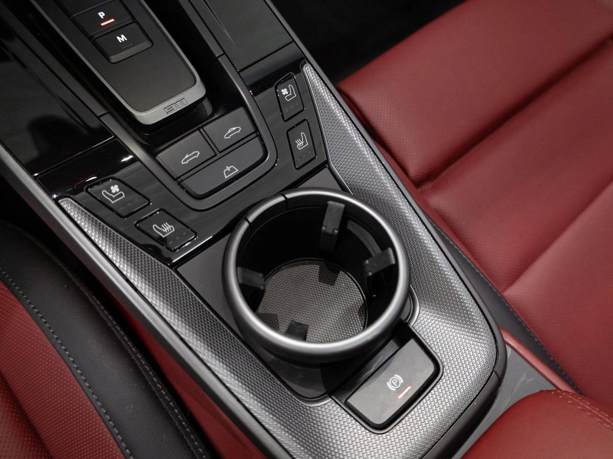 2025 Porsche 911 Carrera