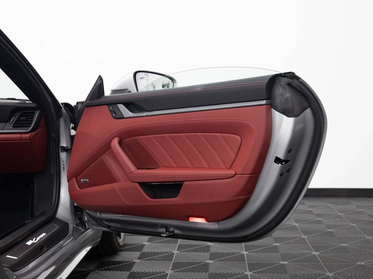 2025 Porsche 911 Carrera