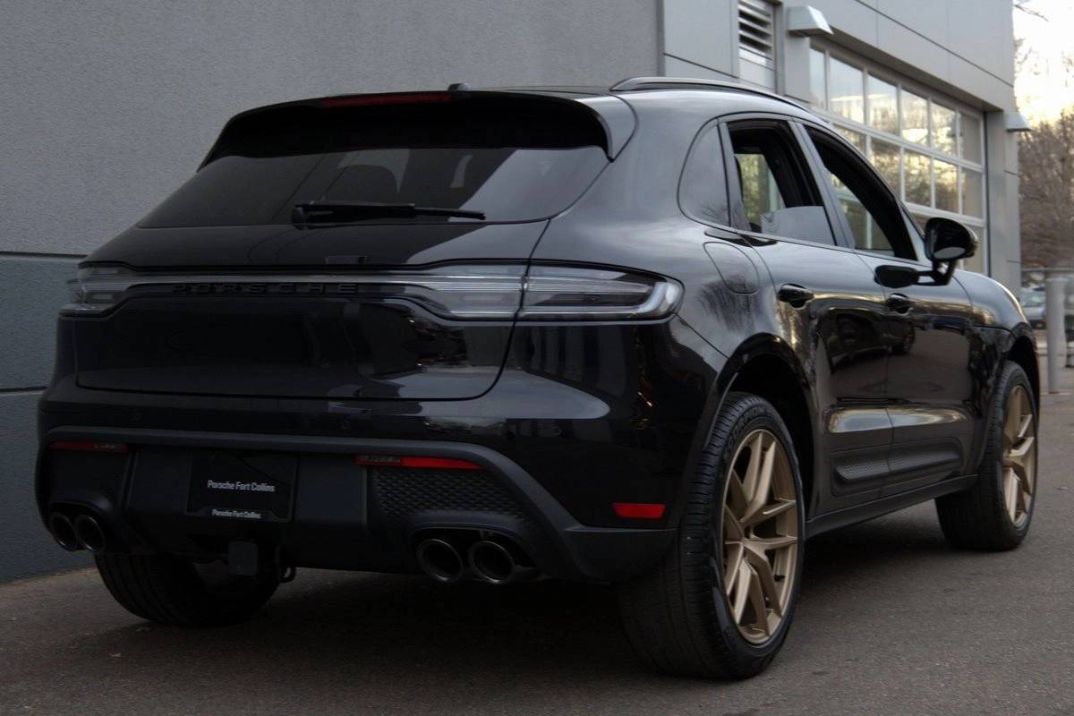 2025 Porsche Macan Base