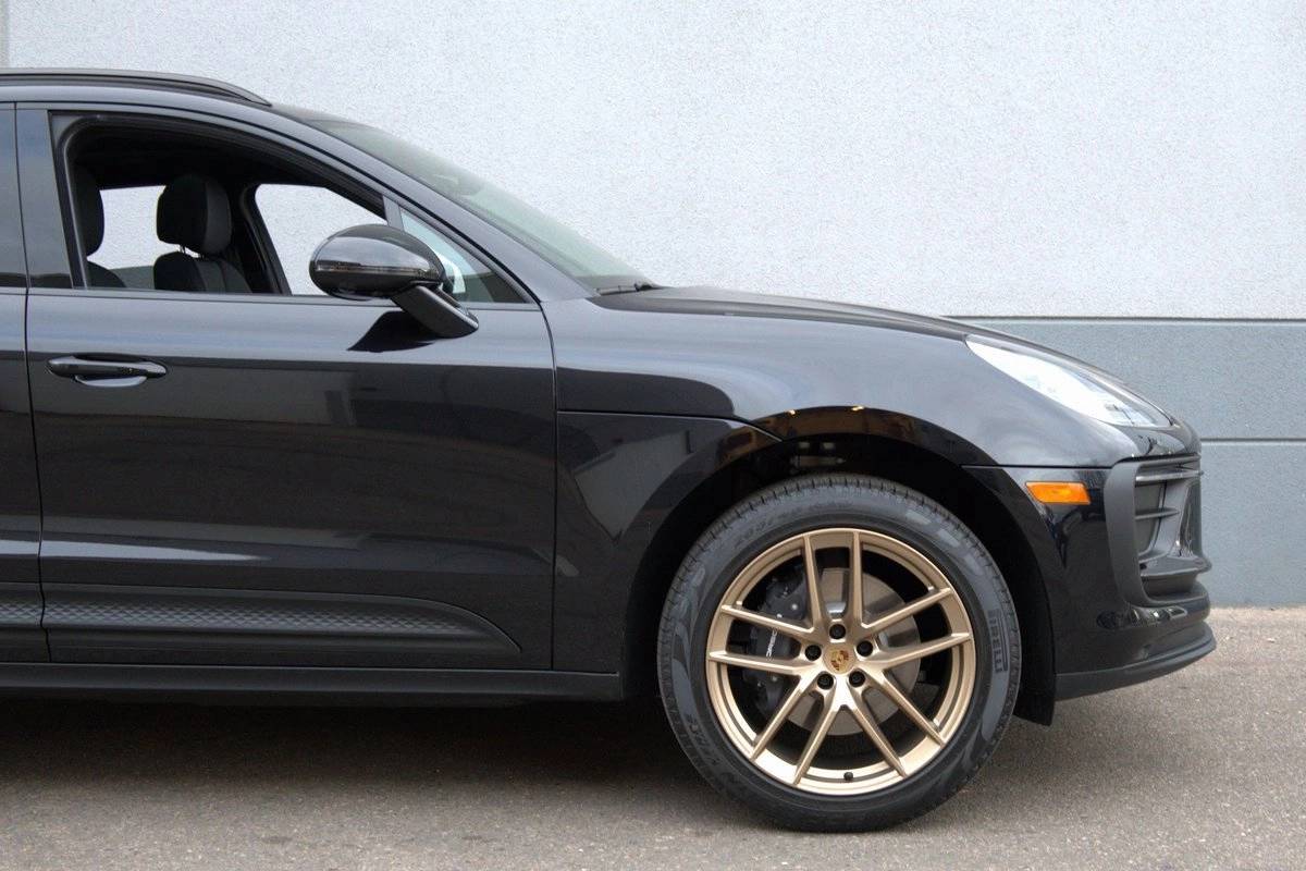 2025 Porsche Macan Base
