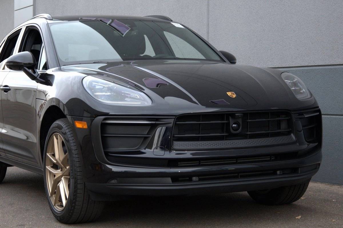 2025 Porsche Macan Base