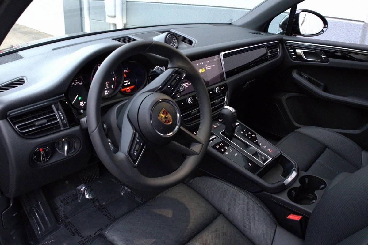 2025 Porsche Macan Base