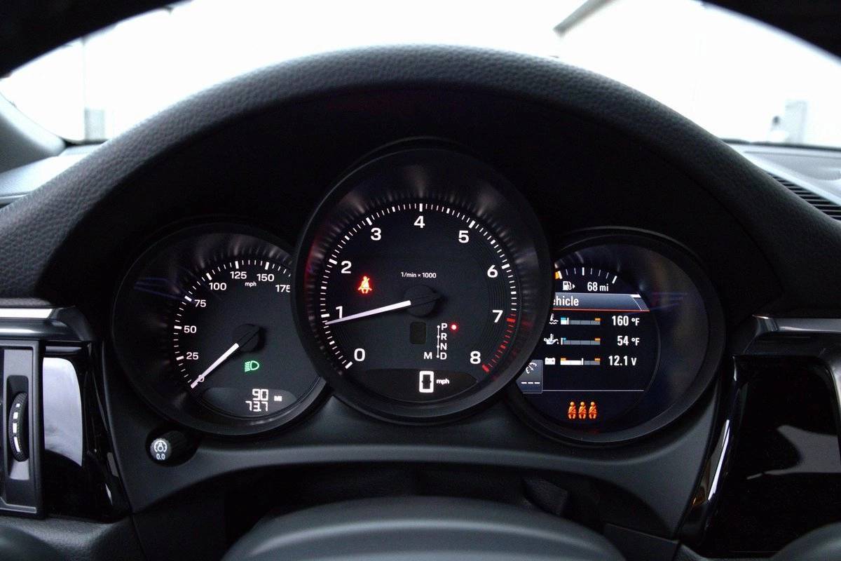 2025 Porsche Macan Base