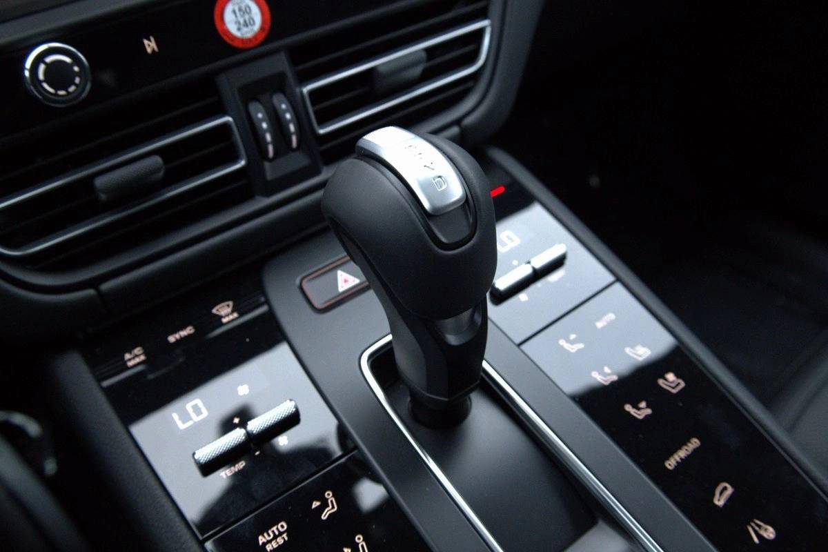 2025 Porsche Macan Base