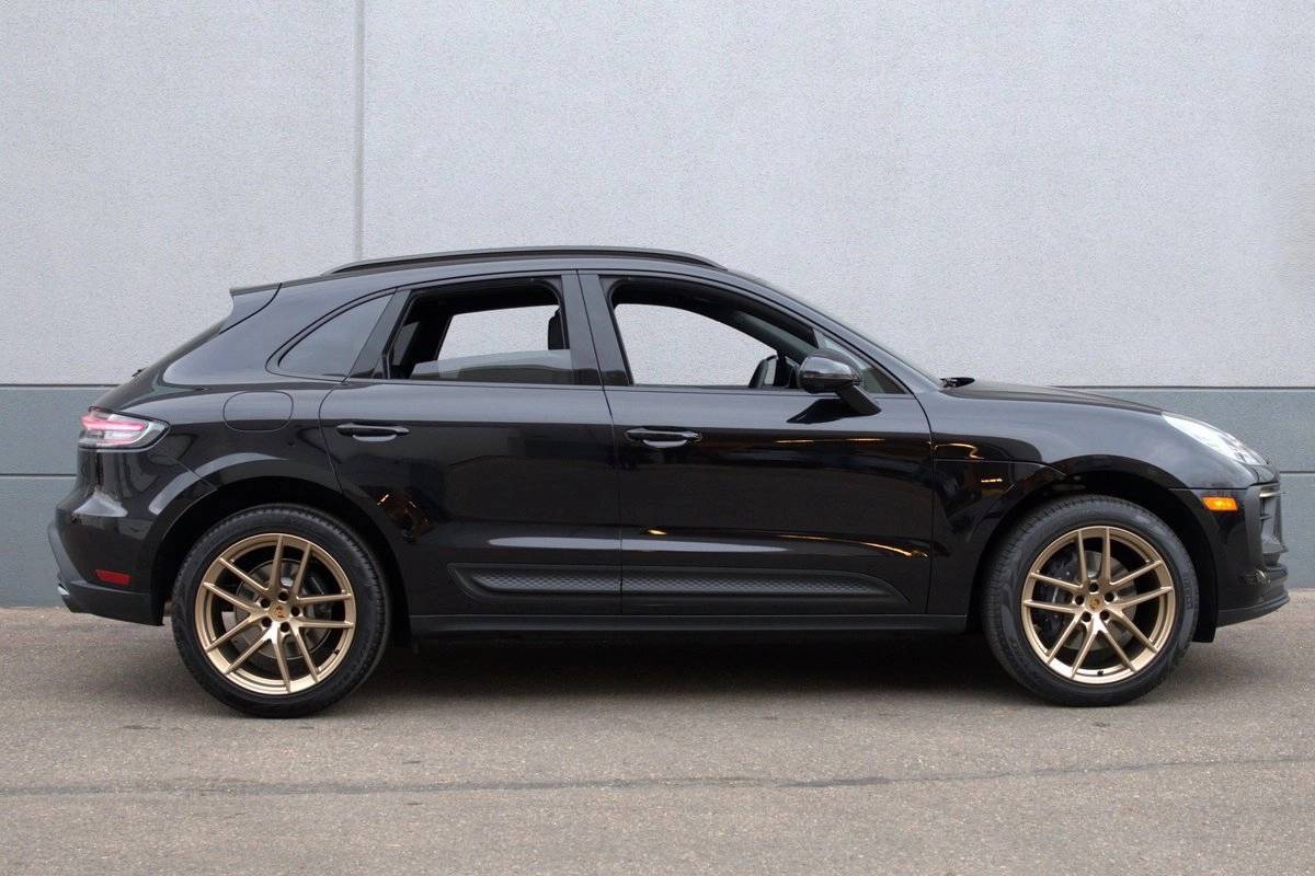 2025 Porsche Macan Base