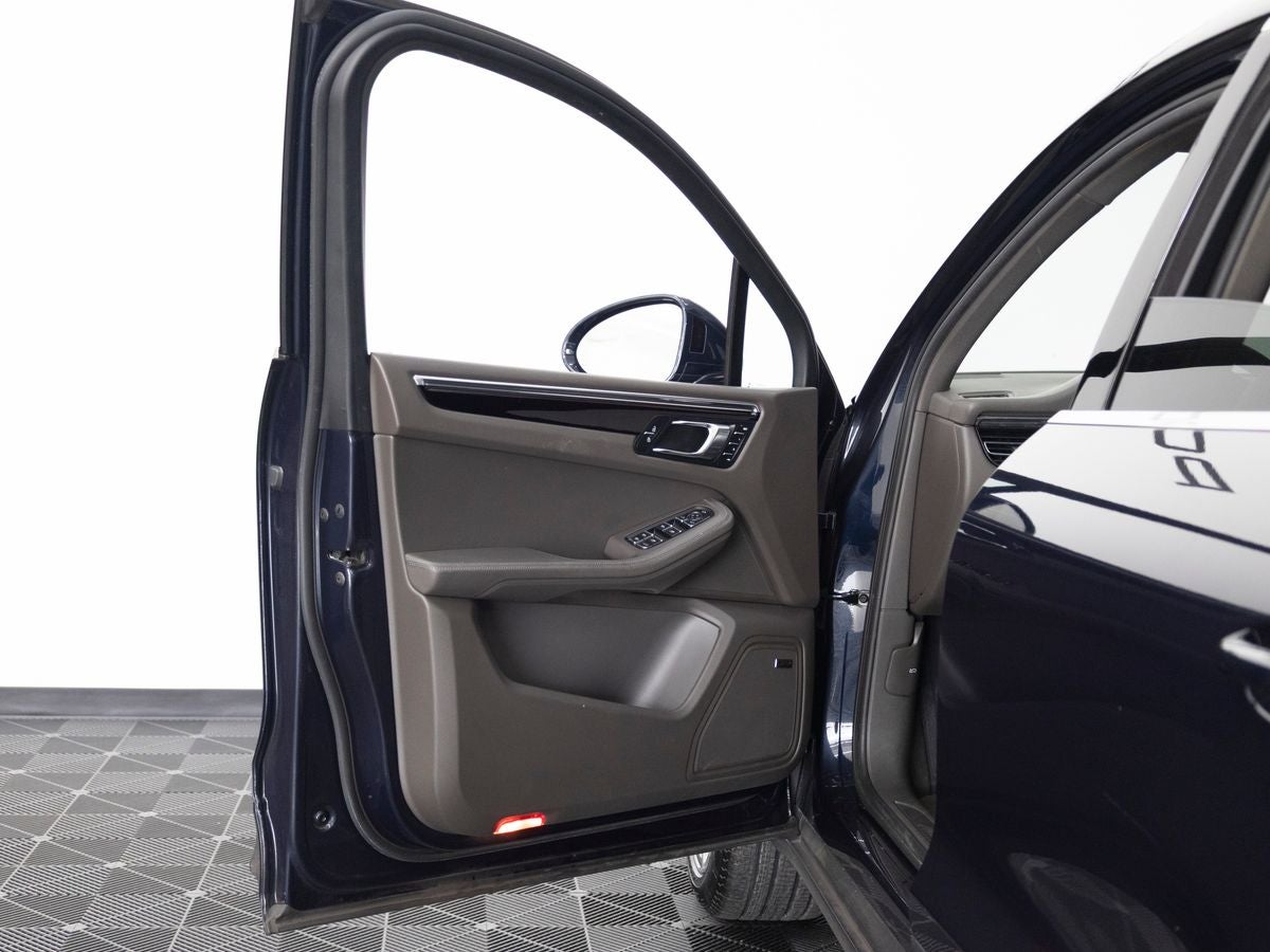 2023 Porsche Macan Base