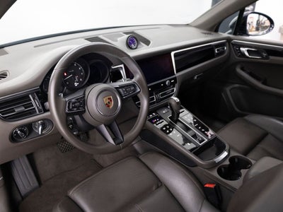 2023 Porsche Macan Base