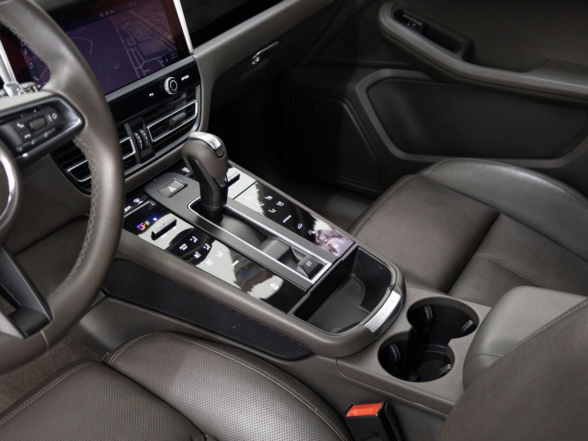 2023 Porsche Macan Base