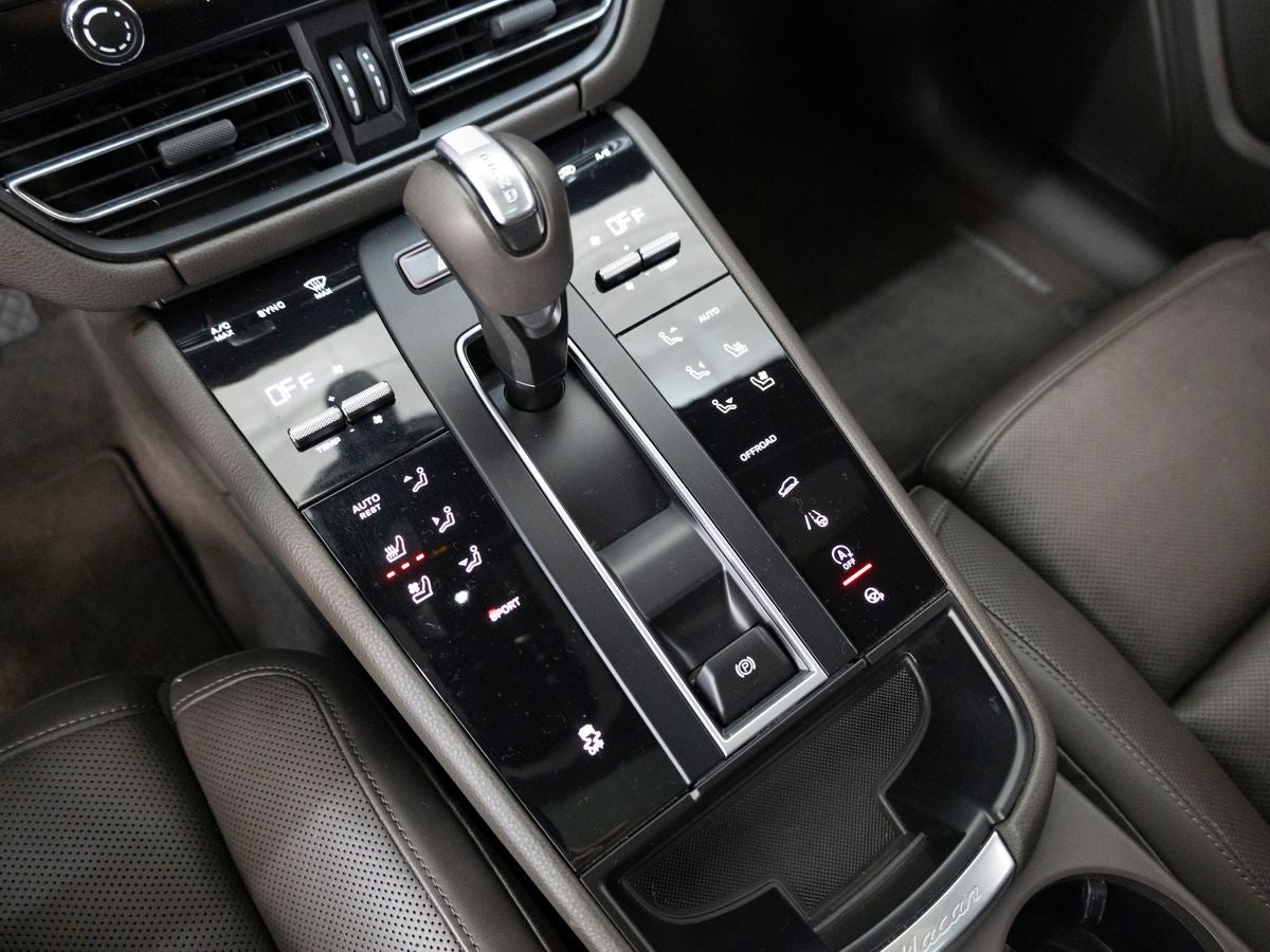 2023 Porsche Macan Base