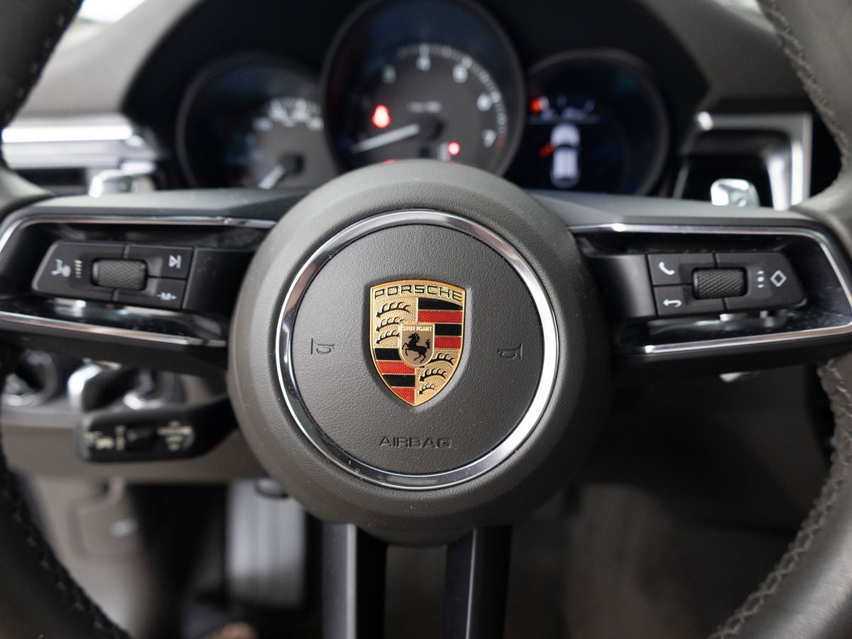 2023 Porsche Macan Base