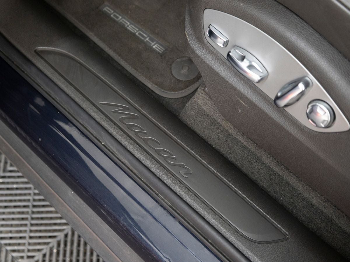 2023 Porsche Macan Base