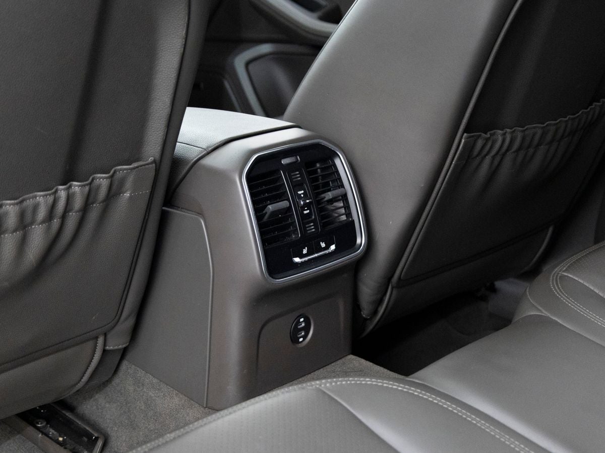 2023 Porsche Macan Base