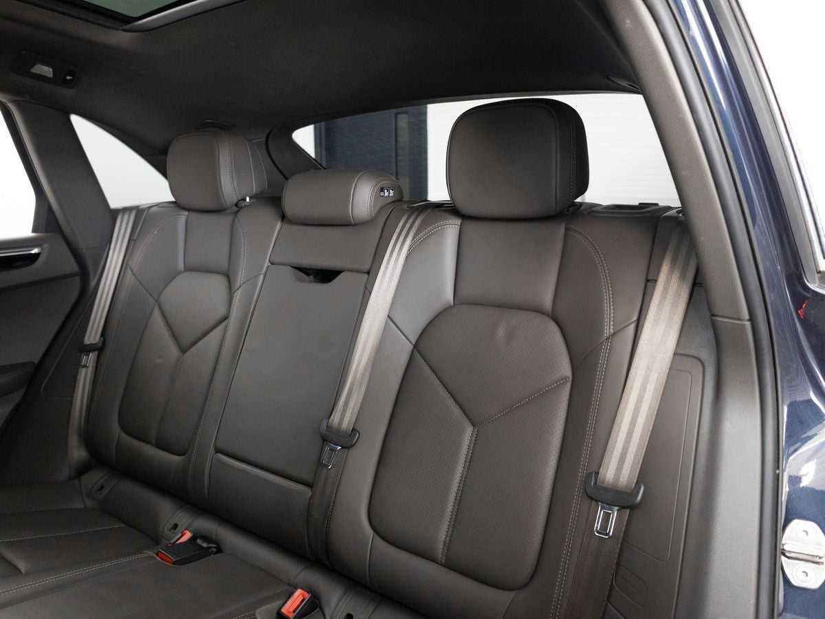 2023 Porsche Macan Base