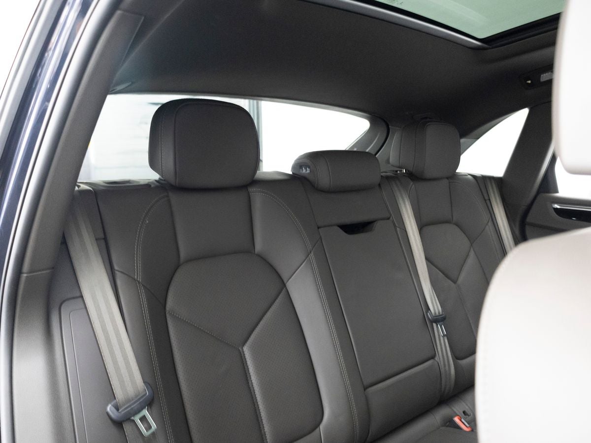 2023 Porsche Macan Base