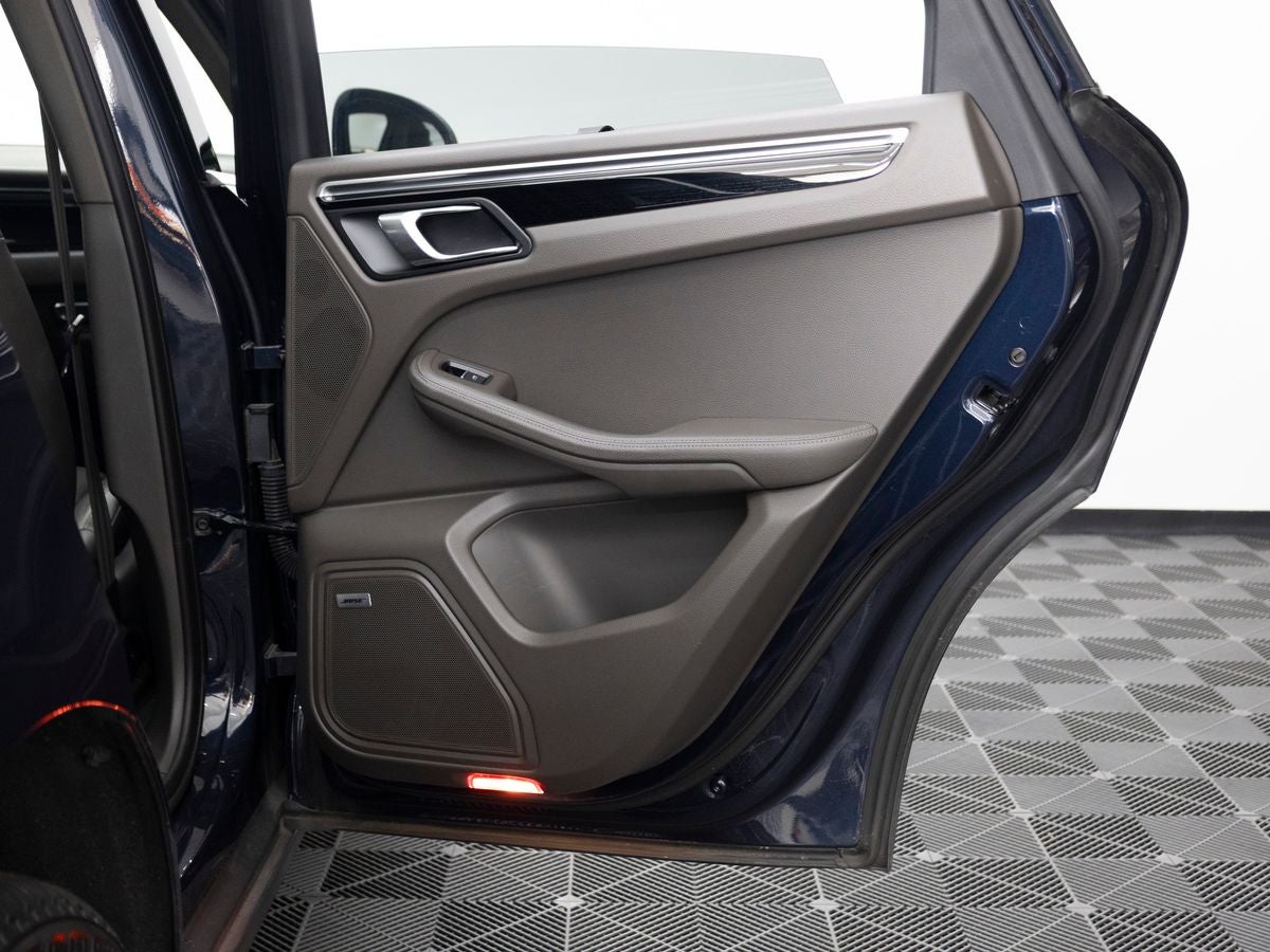 2023 Porsche Macan Base