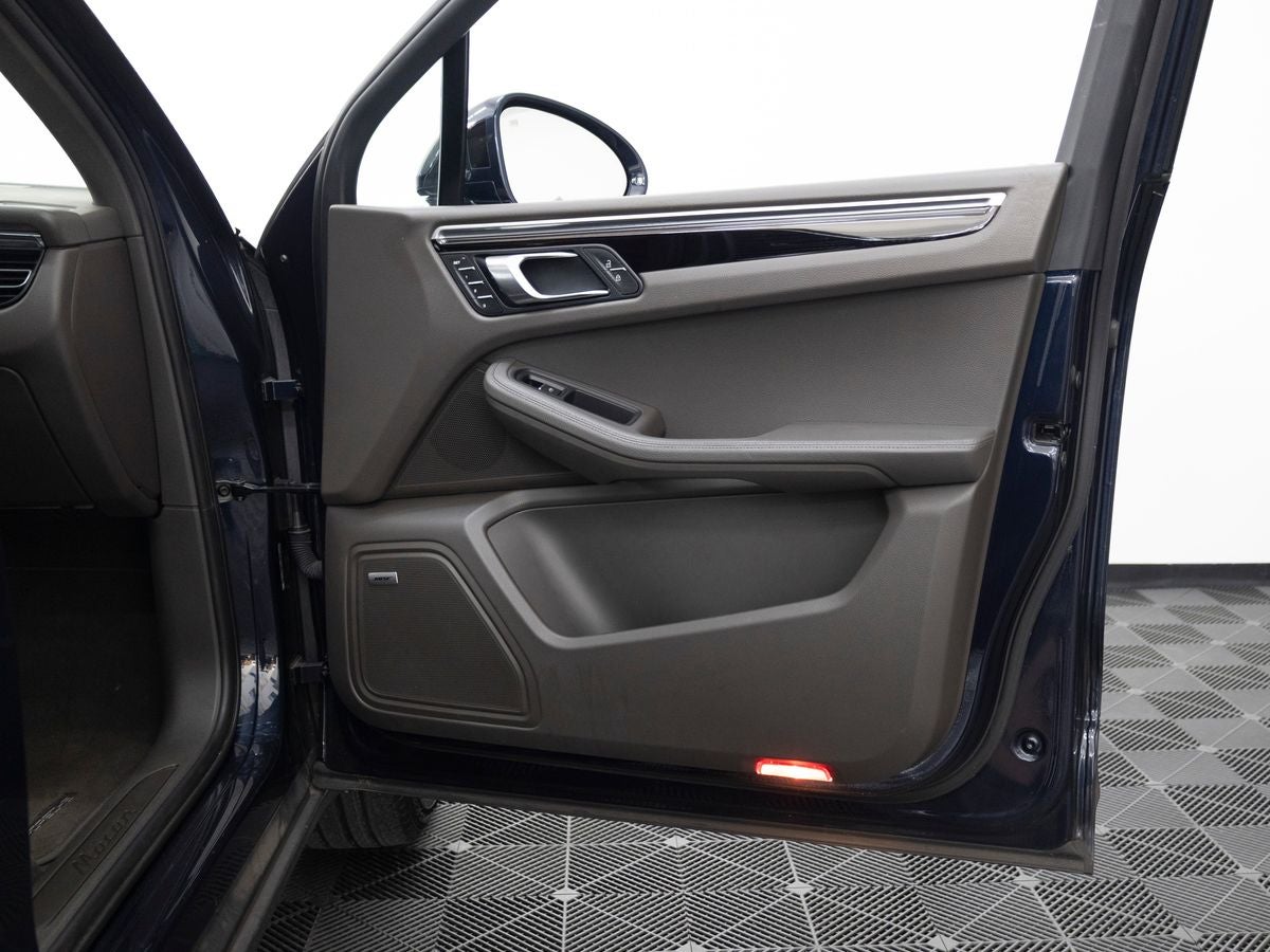 2023 Porsche Macan Base
