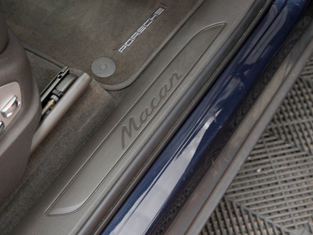 2023 Porsche Macan Base