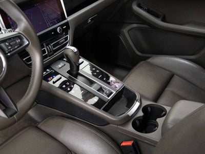 2023 Porsche Macan Base
