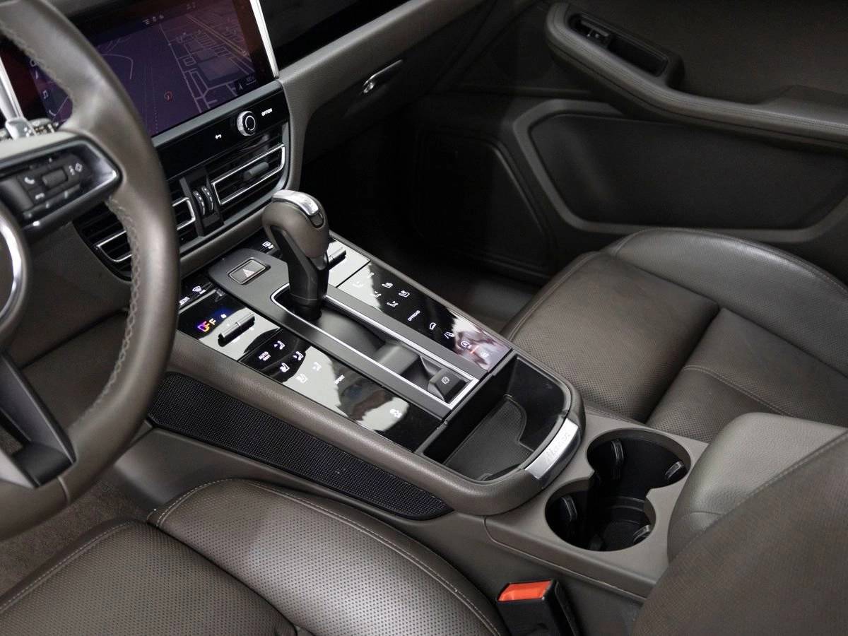 2023 Porsche Macan Base