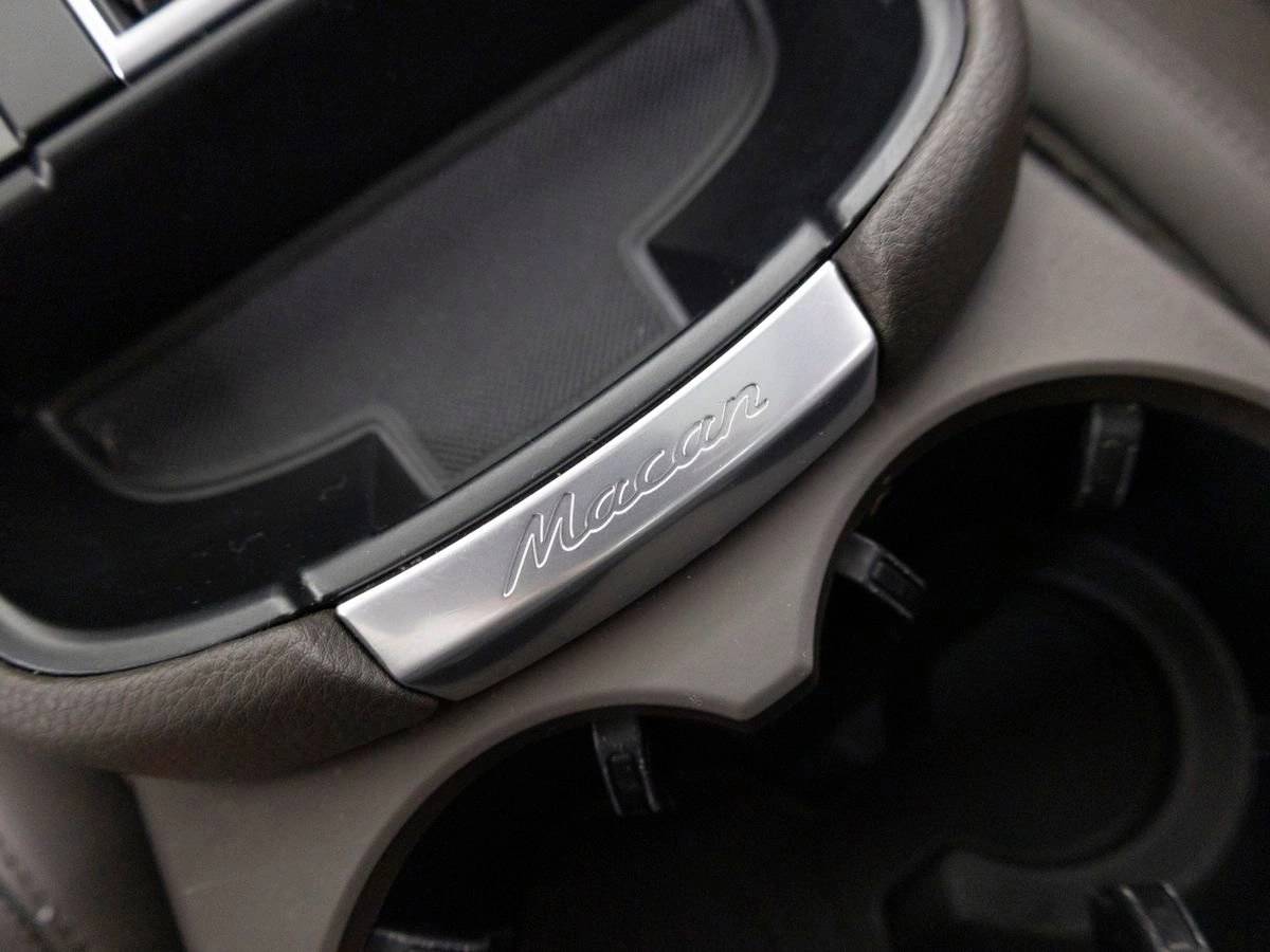 2023 Porsche Macan Base