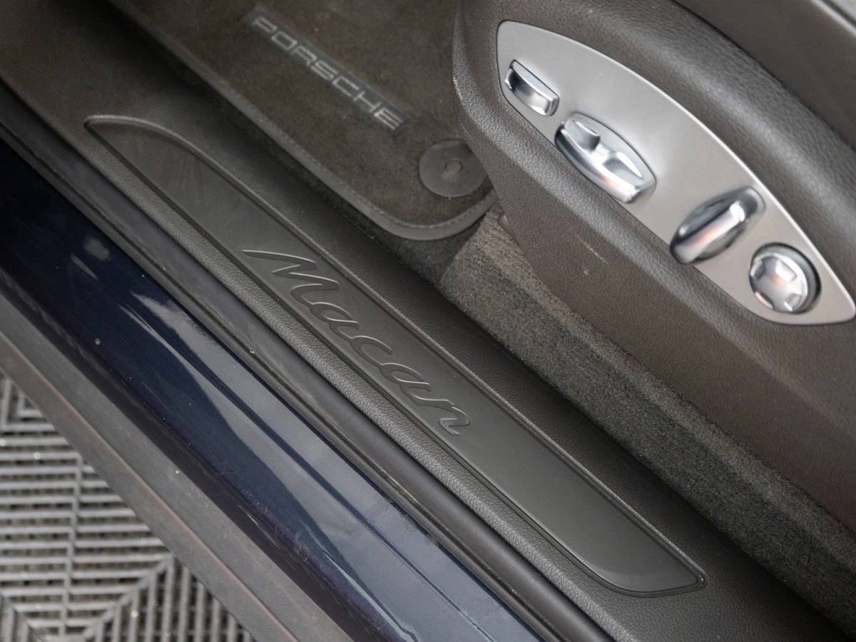 2023 Porsche Macan Base