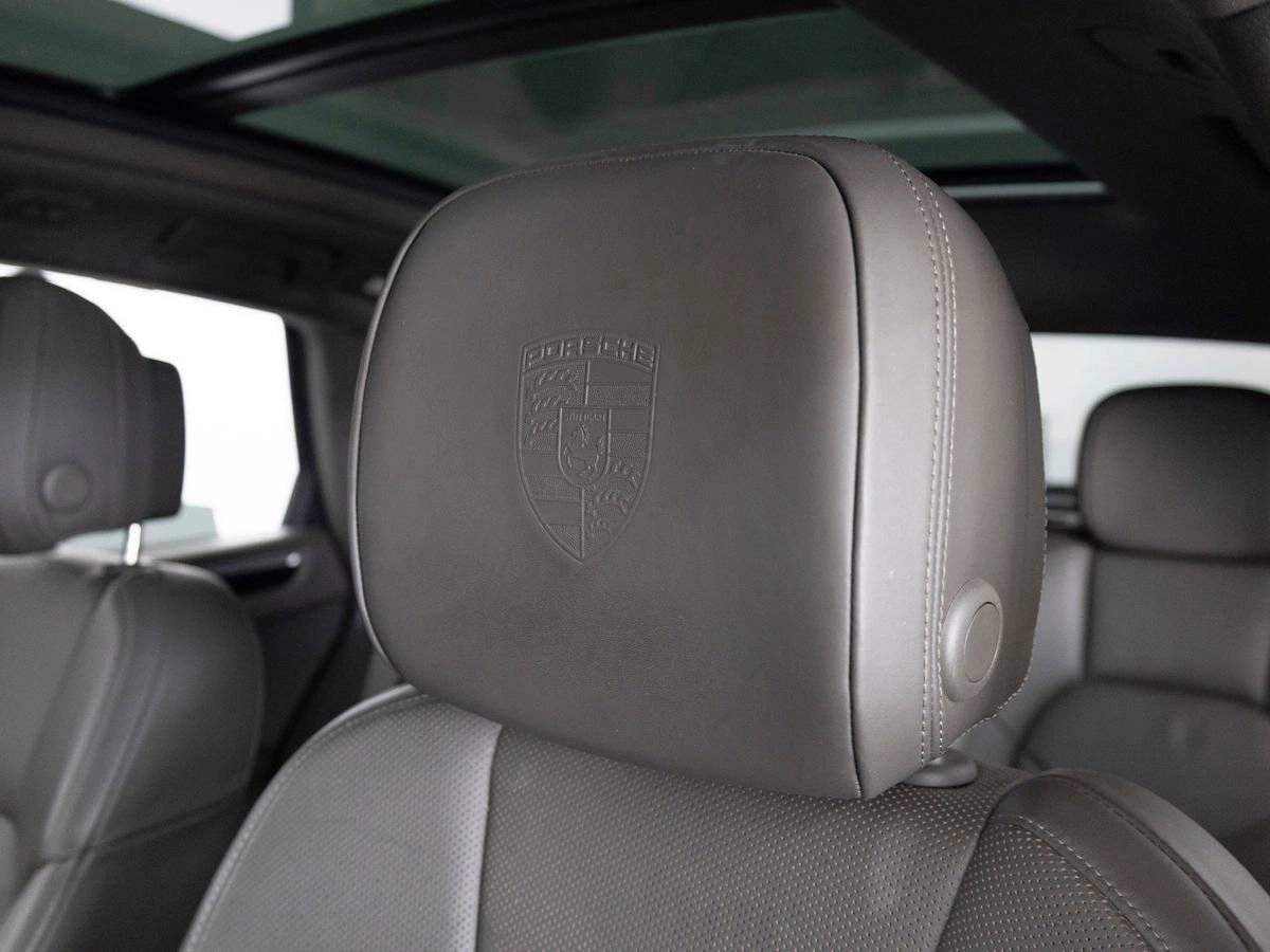 2023 Porsche Macan Base