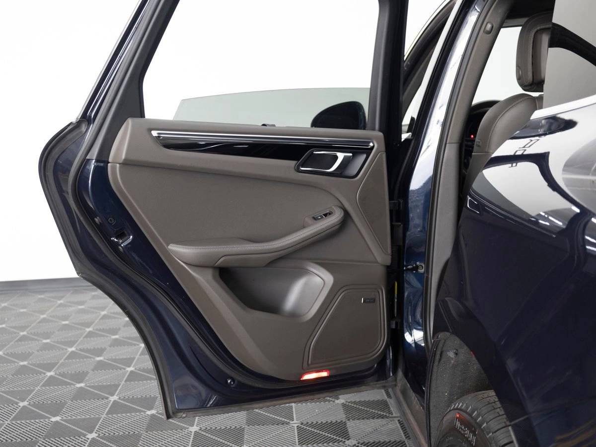 2023 Porsche Macan Base