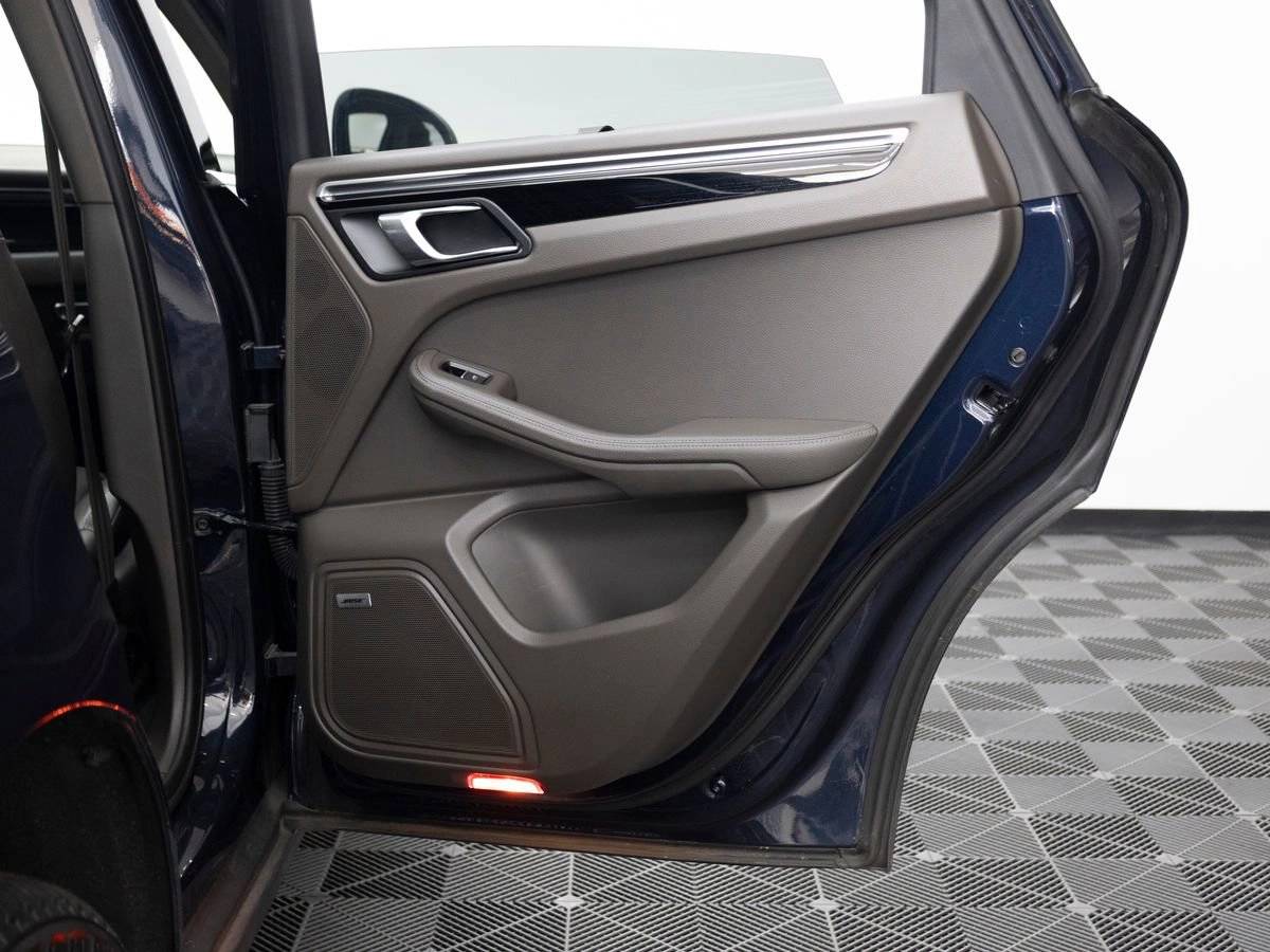 2023 Porsche Macan Base