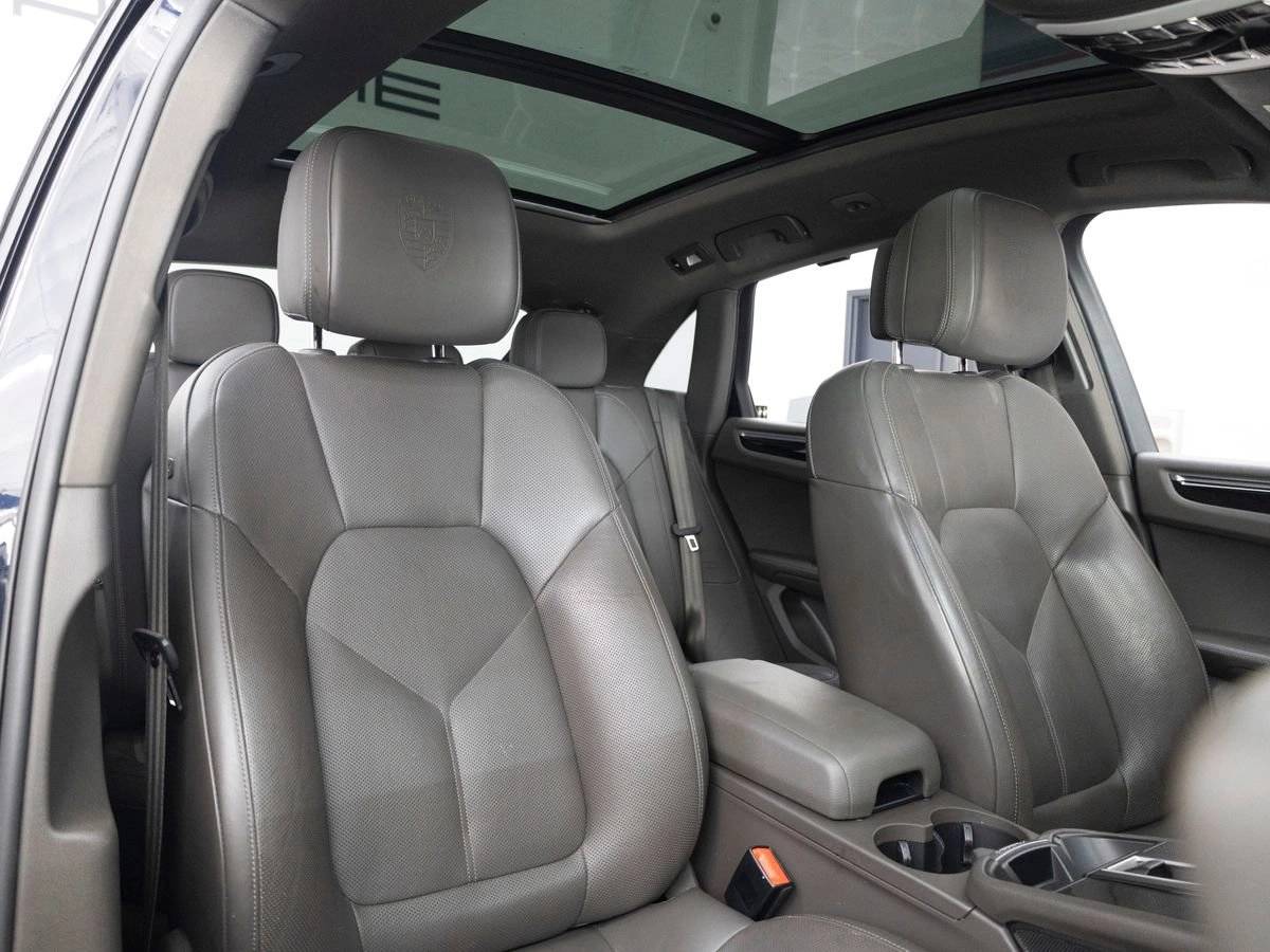 2023 Porsche Macan Base