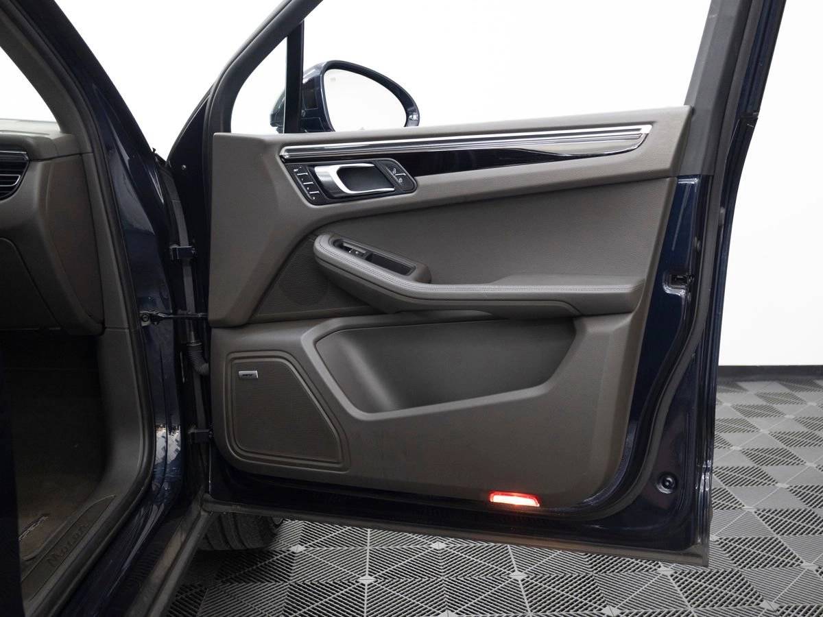 2023 Porsche Macan Base