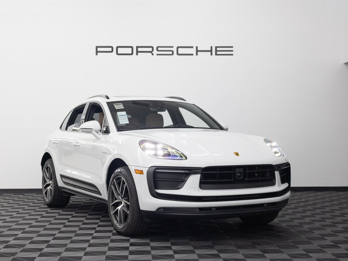 2025 Porsche Macan Base