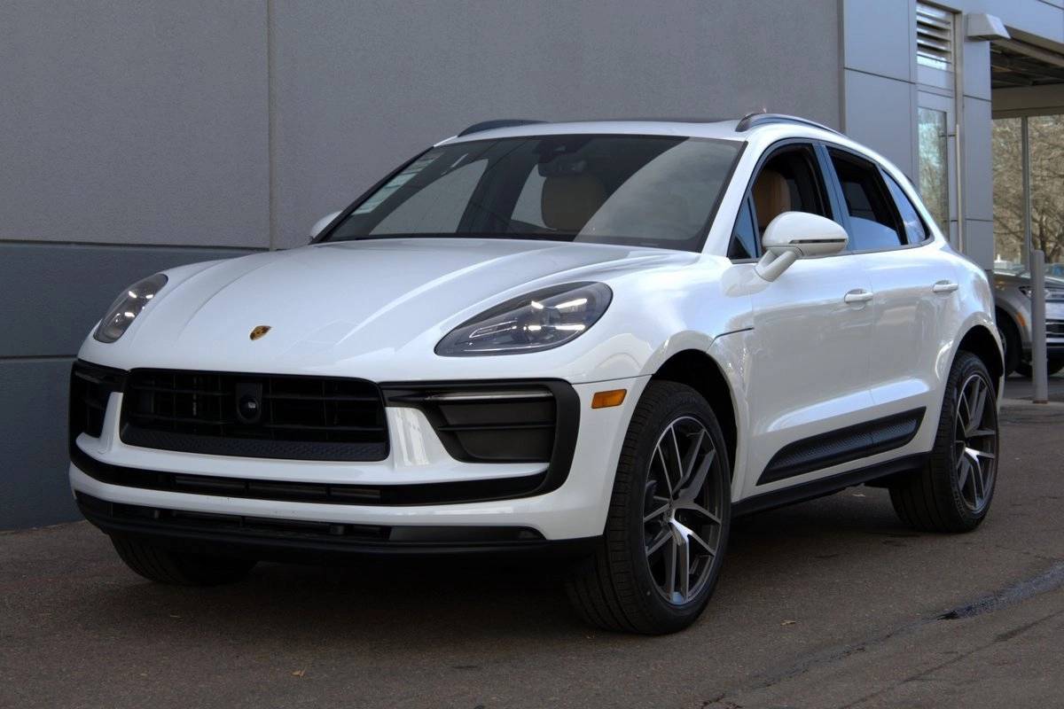 2025 Porsche Macan Base