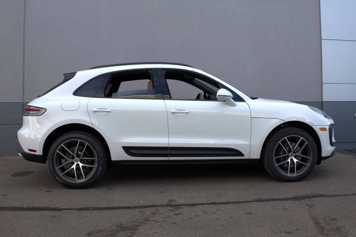 2025 Porsche Macan Base