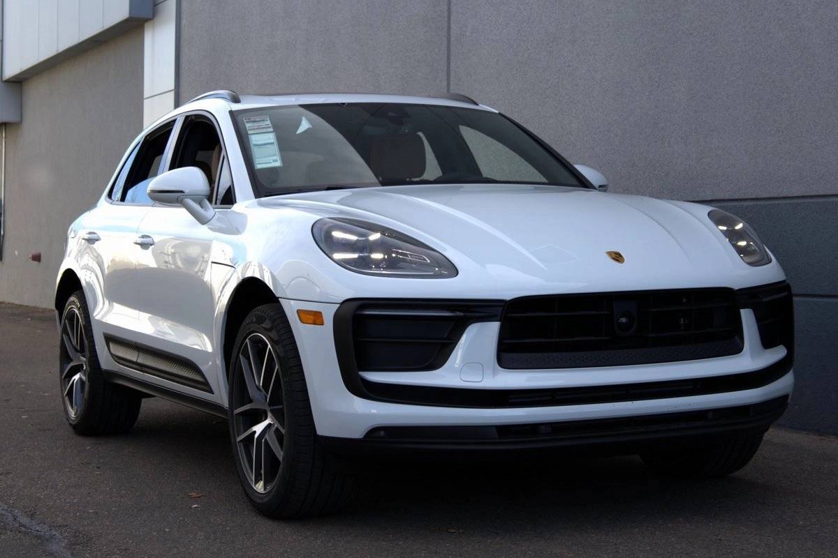 2025 Porsche Macan Base