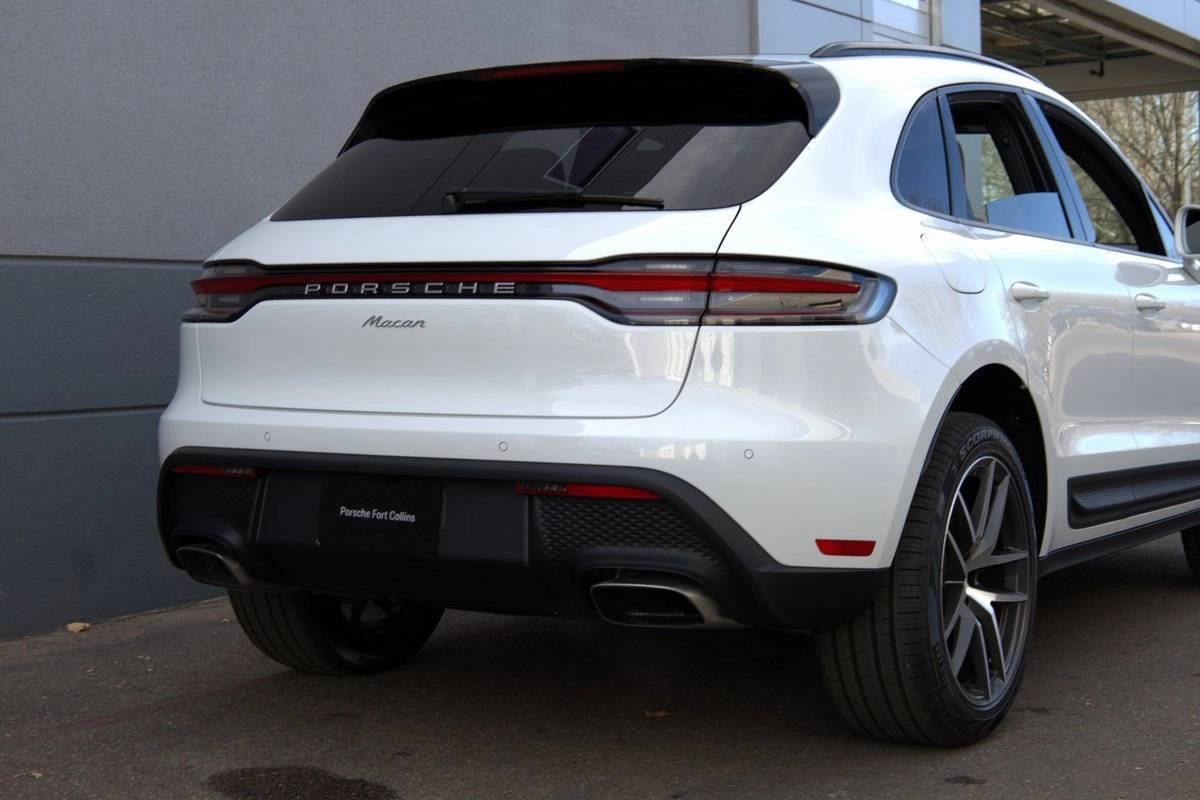 2025 Porsche Macan Base