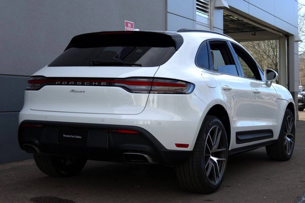 2025 Porsche Macan Base