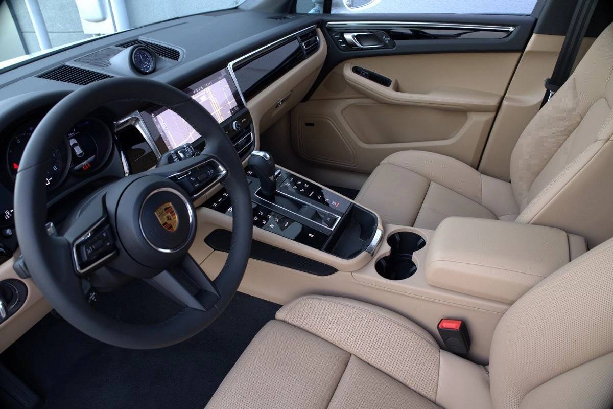 2025 Porsche Macan Base