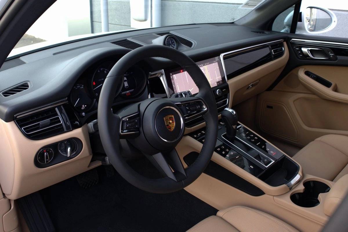 2025 Porsche Macan Base