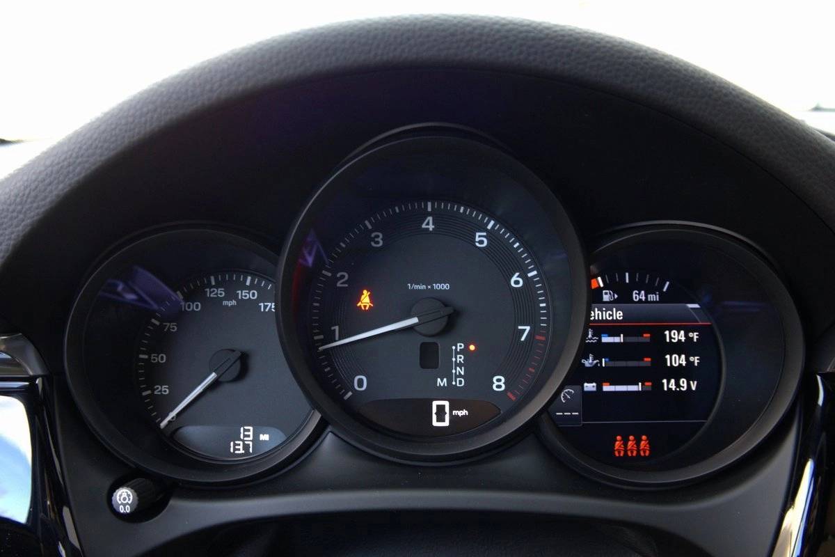 2025 Porsche Macan Base