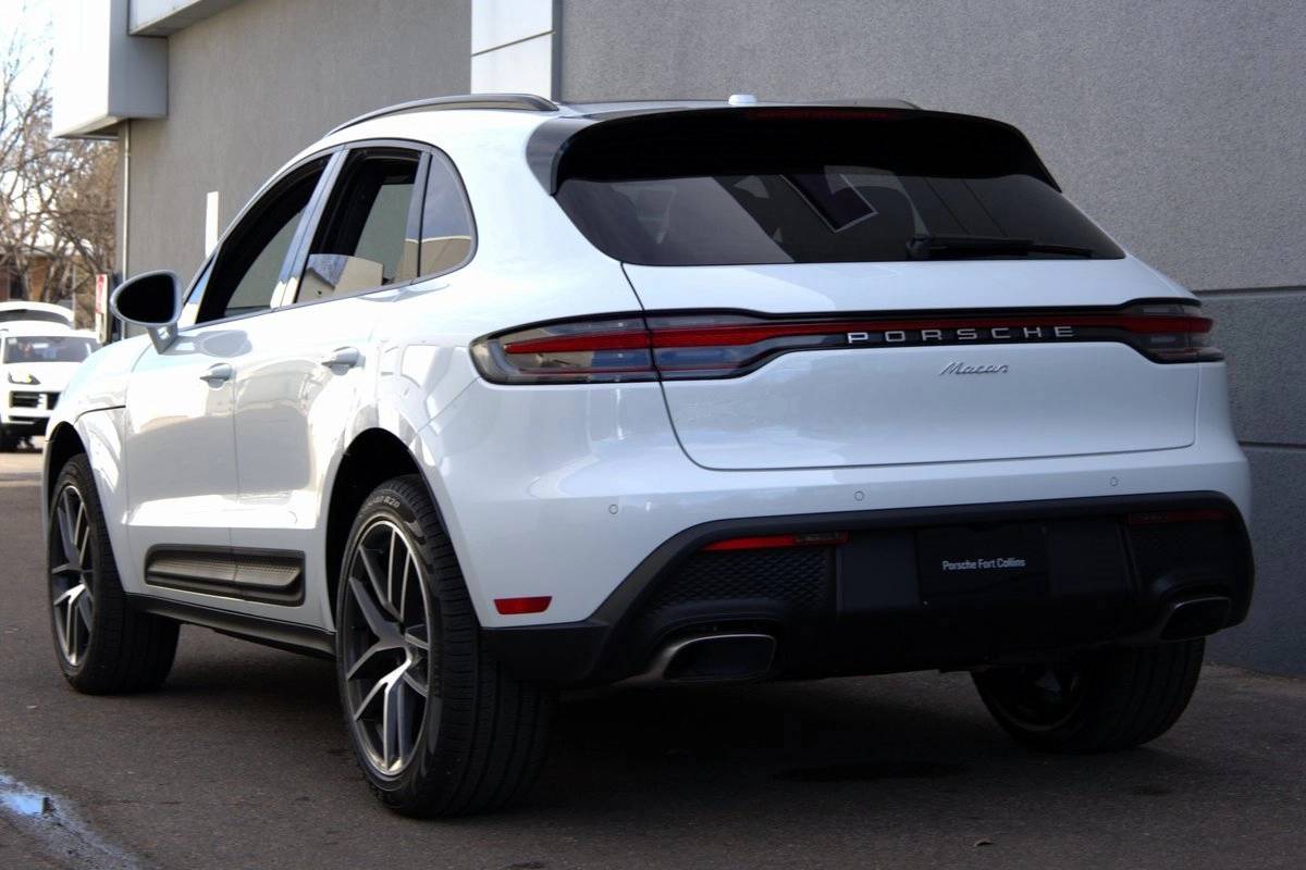 2025 Porsche Macan Base