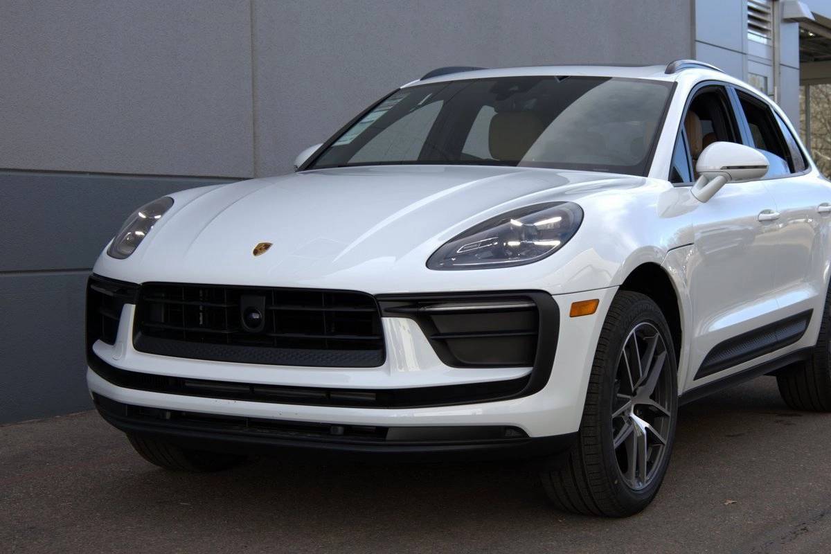 2025 Porsche Macan Base