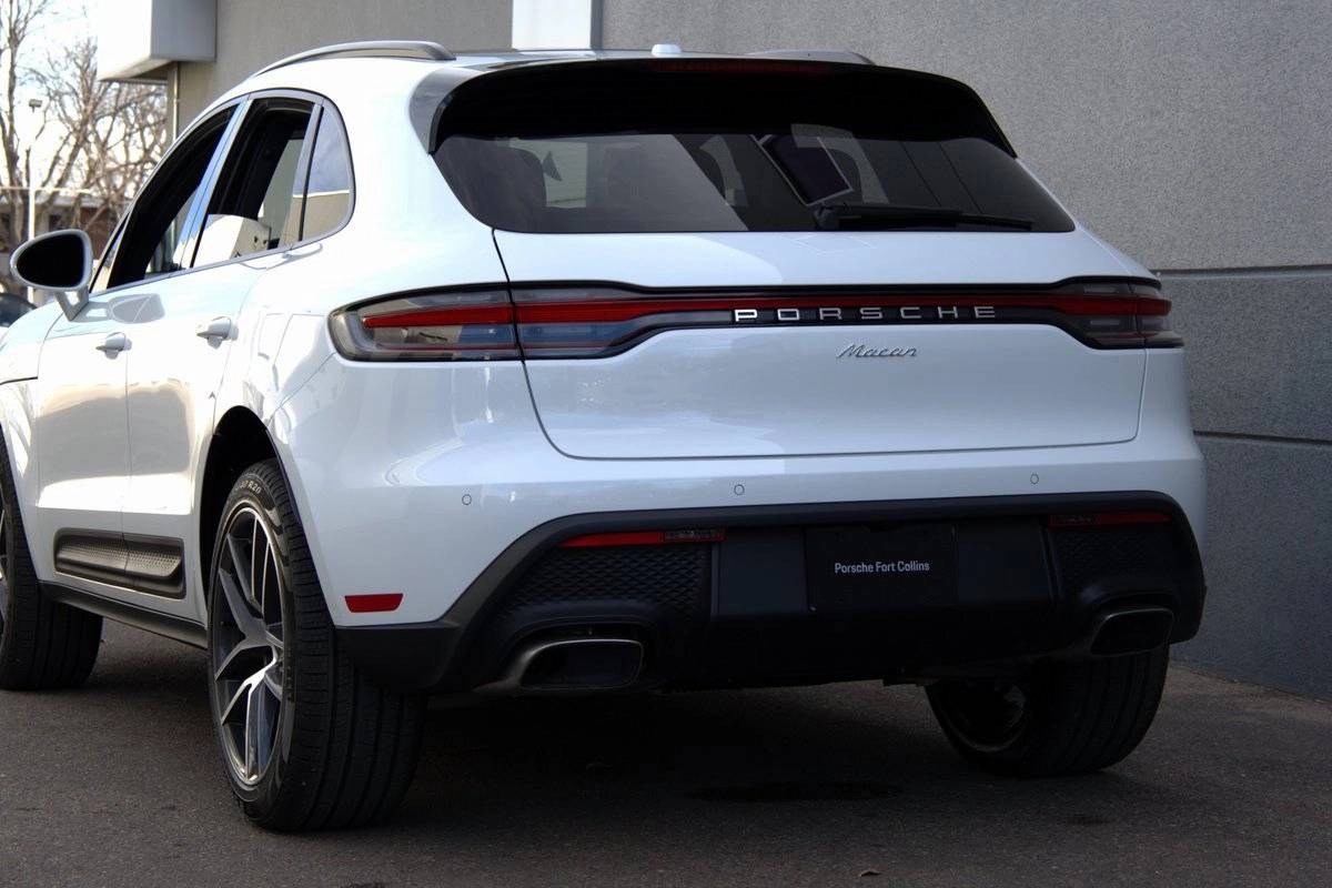 2025 Porsche Macan Base
