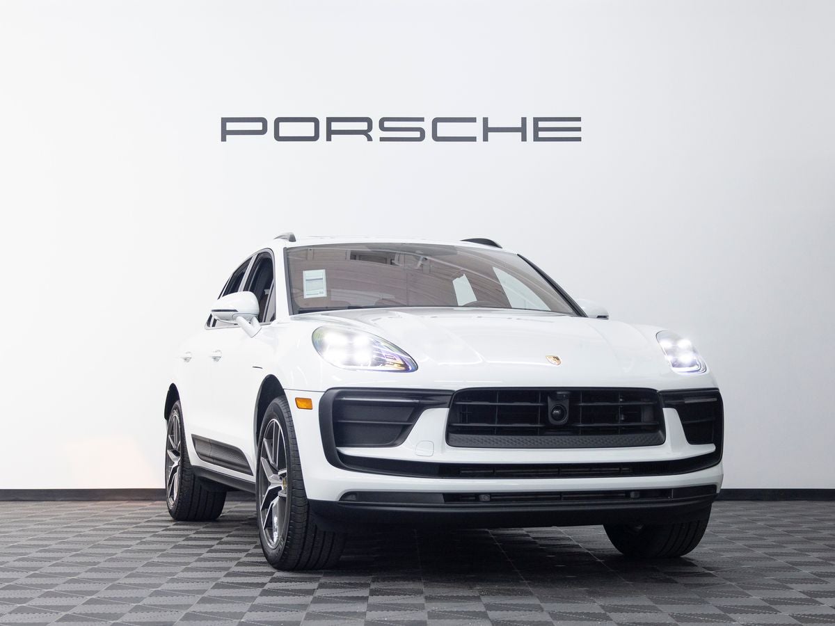 2025 Porsche Macan Base