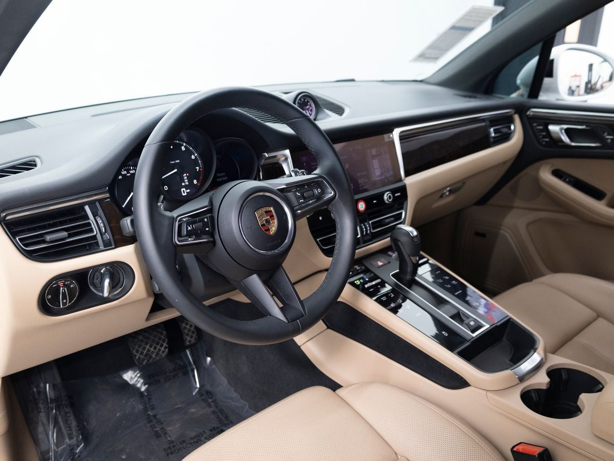 2025 Porsche Macan Base