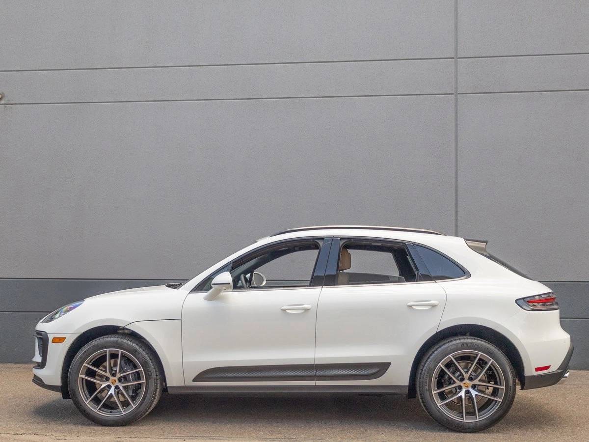 2025 Porsche Macan Base
