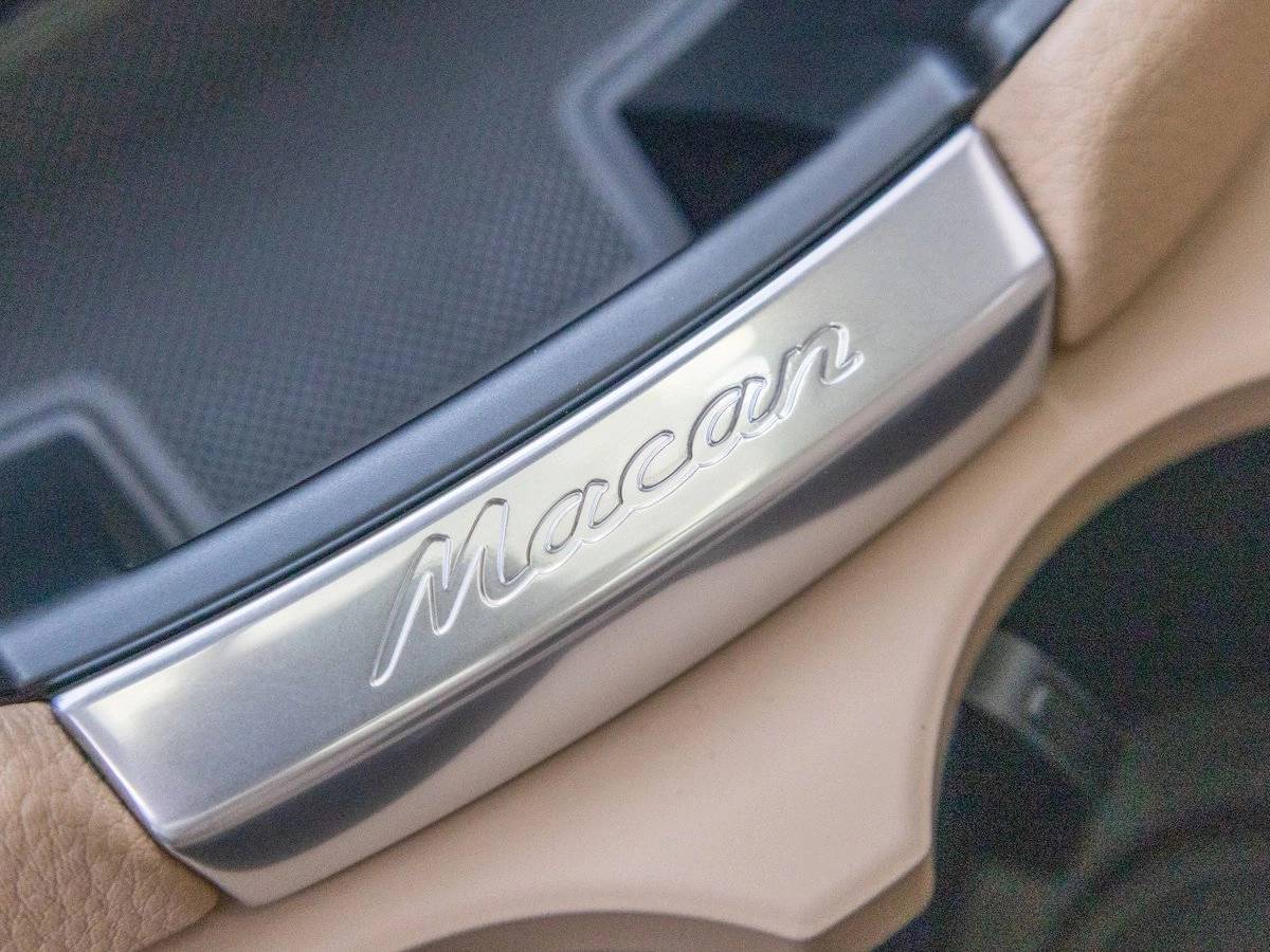 2025 Porsche Macan Base
