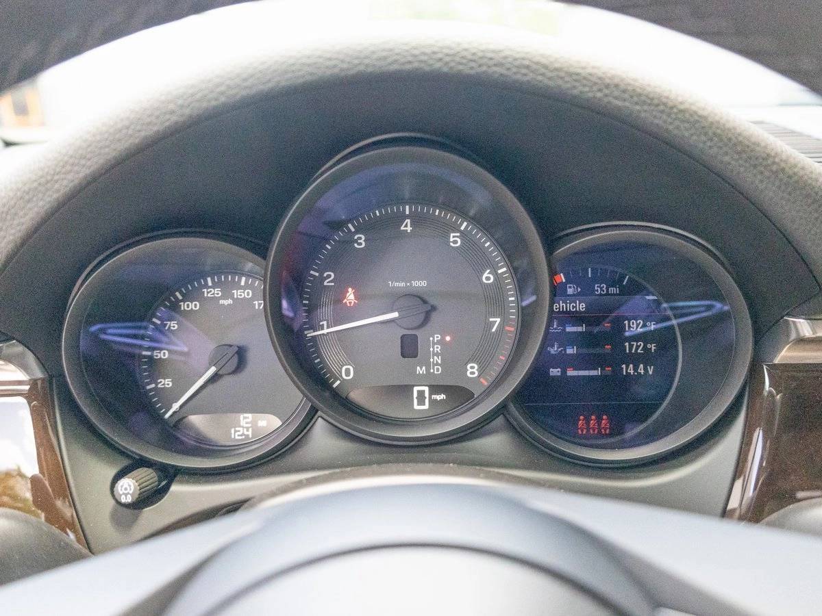 2025 Porsche Macan Base